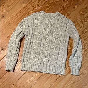 Elegant Cable Knit Sweater in Light Gray
